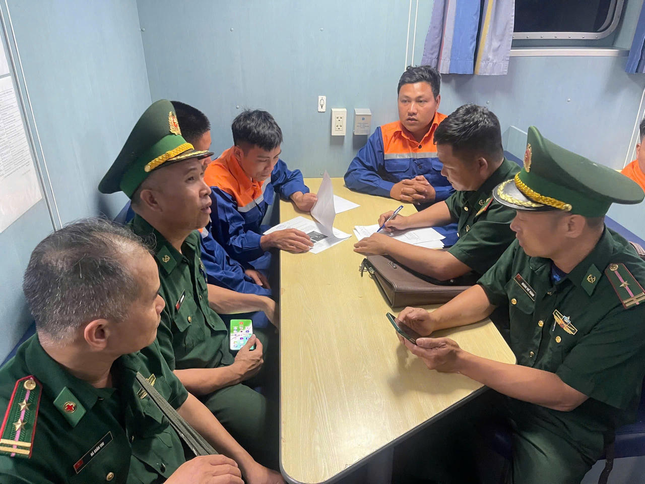 Tiếp nhận, hỗ trợ 4 ngư dân gặp nạn trên vùng biển Hải Phòng