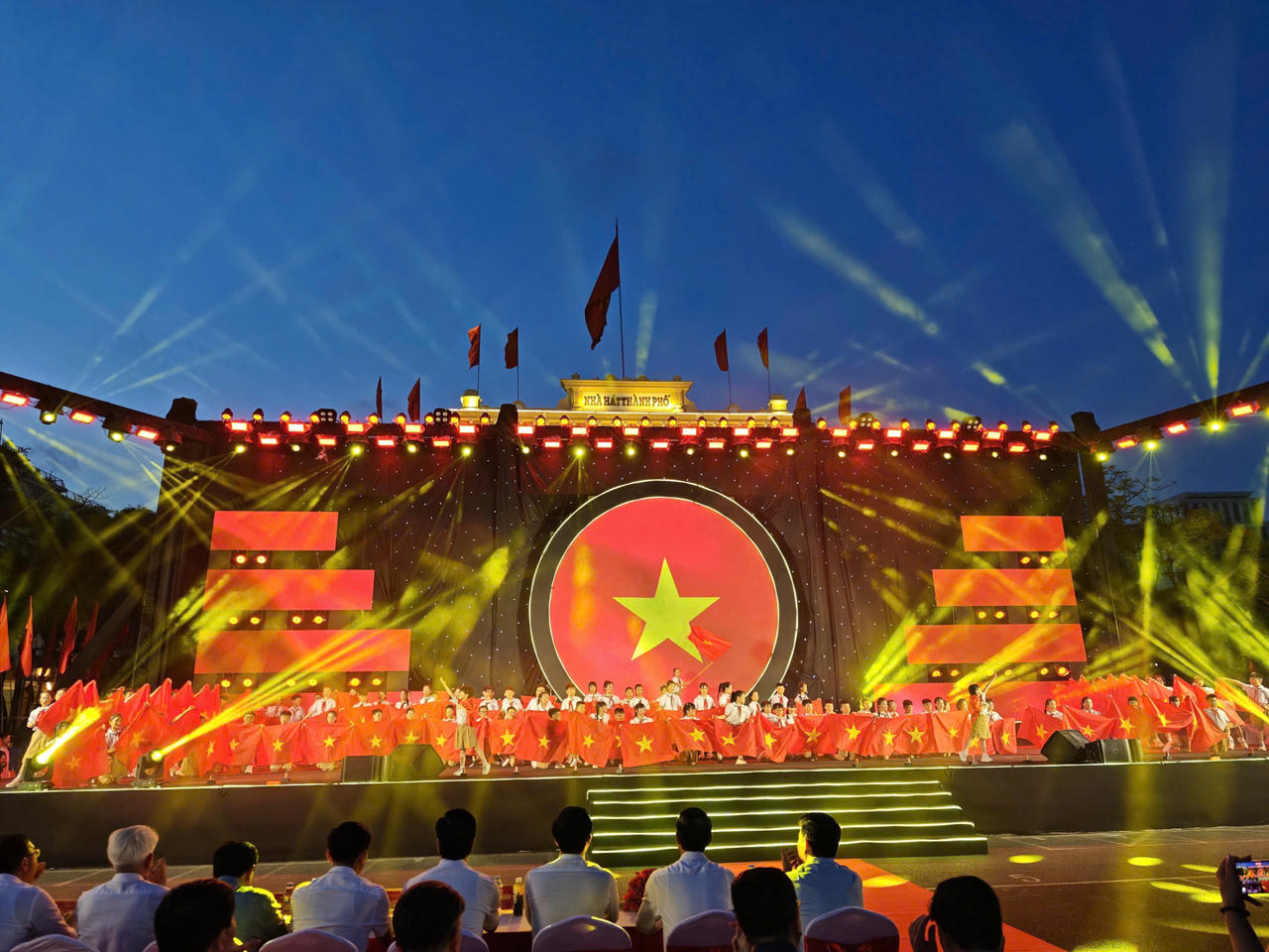 Tiết mục văn nghệ chào mừng.