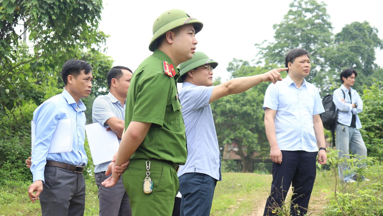 Kiểm tra hoạt động khai thác cát trên sông Chảy đoạn giáp ranh Phú Thọ và Lào Cai