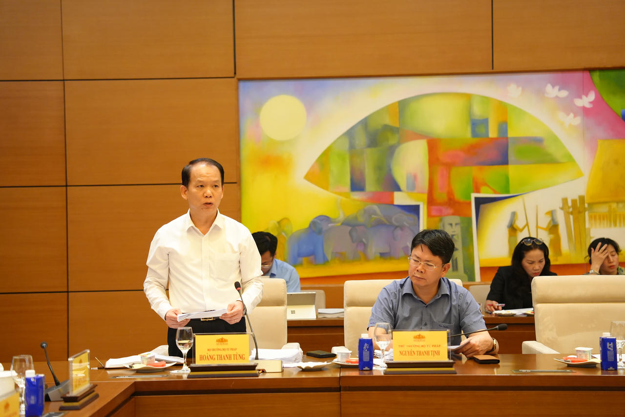 Bộ trưởng Bộ Tư pháp Hoàng Thanh Tùng.