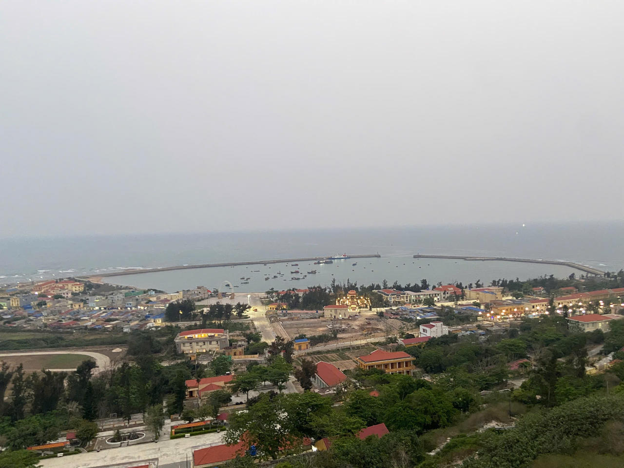 Tinh thần đoàn kết, ý chí vượt khó của cán bộ, chiến sĩ và người dân trên đảo tiếp tục là nền tảng quan trọng để Bạch Long Vĩ phát triển ổn định, khẳng định vị trí là đảo tiền tiêu nơi đầu sóng ngọn gió của Tổ quốc.