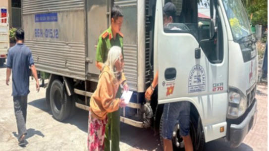 Hai mẹ con đi lạc nhiều giờ từ TP HCM tới Lâm Đồng