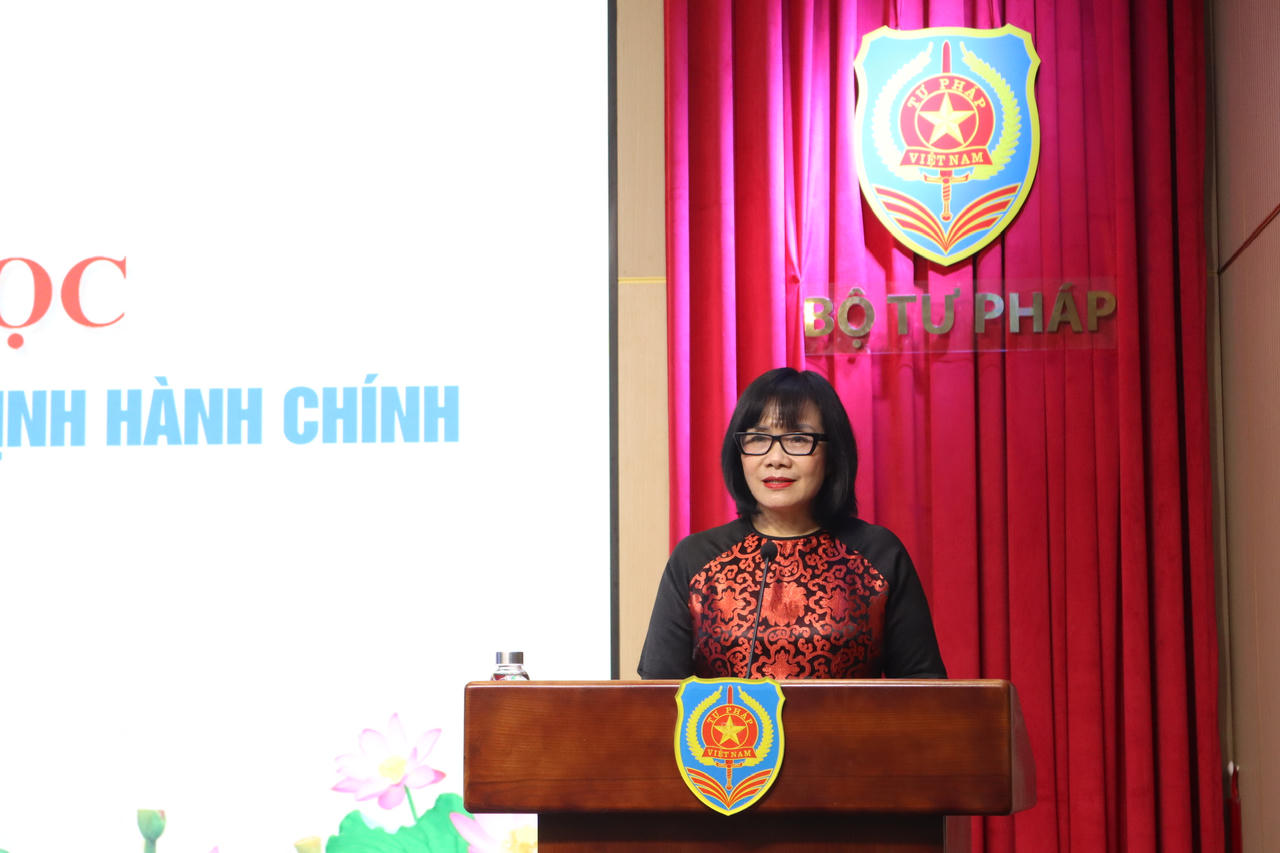 Thứ trưởng Bộ Tư pháp Đặng Hoàng Oanh phát biểu khai mạc Hội thảo