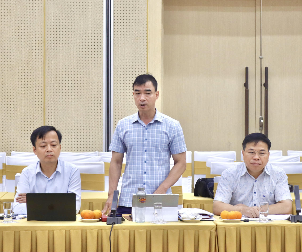 Ban hành quyết định hành chính phải lấy người dân, doanh nghiệp làm trung tâm phục vụ