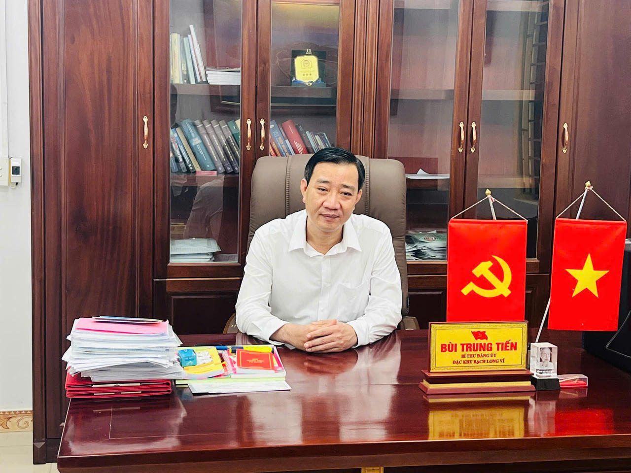 Bí thư Đảng ủy đặc khu Bạch Long Vĩ Bùi Trung Tiến khẳng định, Bạch Long Vĩ không chỉ là đặc khu tiền tiêu của Tổ quốc mà còn là minh chứng rõ nét cho sự đúng đắn của đường lối lãnh đạo của Đảng. (Ảnh: Vũ Quang)