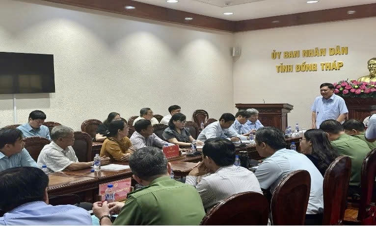 Chủ tịch UBND tỉnh Đồng Tháp Phạm Thành Ngại chủ trì buổi tiếp các công dân ảnh hưởng của KCN Long Giang ngày 13/3.
