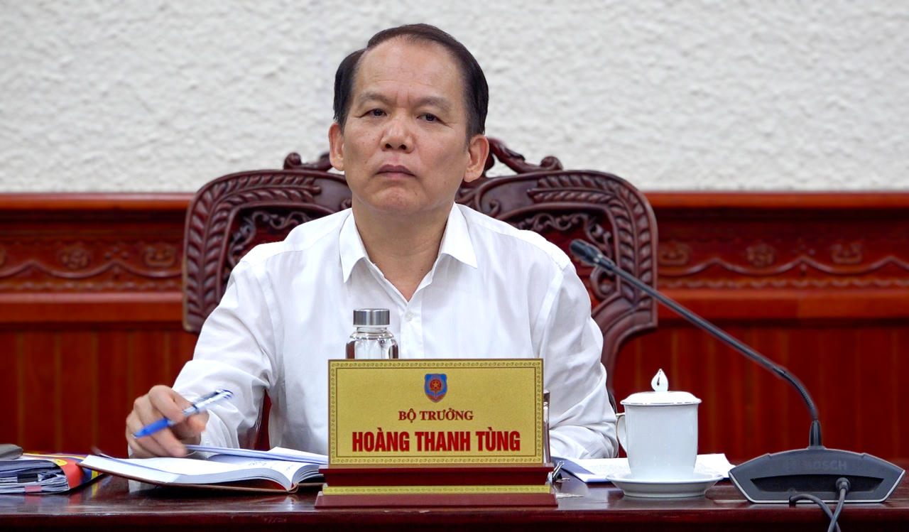 Bộ trưởng Hoàng Thanh Tùng chủ trì cuộc họp.
