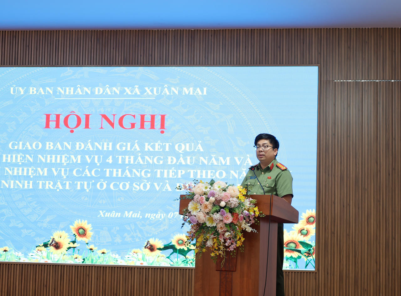 Trung tá Lê Tùng Sơn thông qua báo cáo