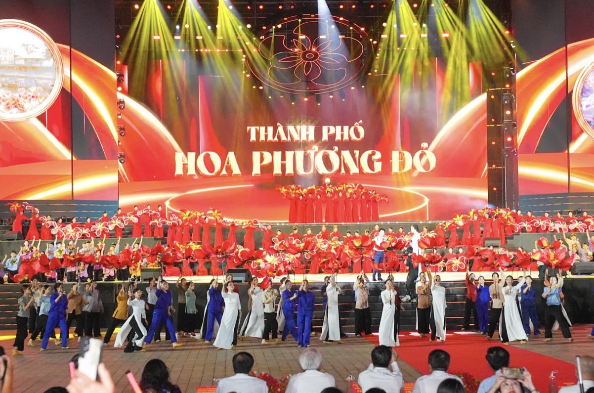 Lễ hội Hoa Phượng Đỏ tiếp tục khẳng định là điểm nhấn văn hóa - du lịch của TP Hải Phòng.