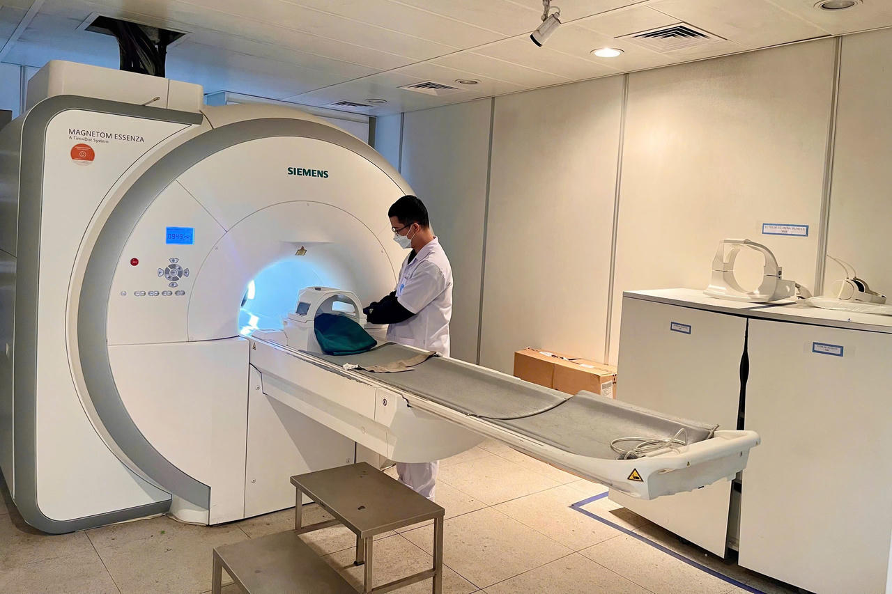 Trung tâm Pháp y Hà Nội  và 20 cơ sở y tế công của Tp Hà Nội được trang bị máy chụp CT và MRI