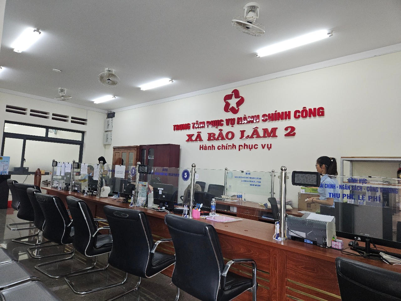 Trung tâm phục vụ hành chính công xã Bảo Lâm 2 sau khi tạm dừng tiếp nhận hồ sơ chuyển mục đích sử dụng đất ở.