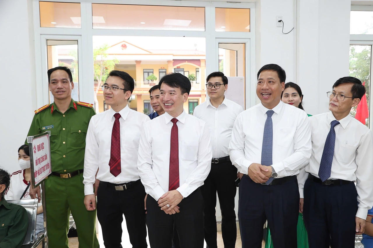 Phường An Phong tiếp tục triển khai mô hình cải cách hành chính “4 không”: không viết, không giấy tờ, không chờ đợi, không phiền hà.