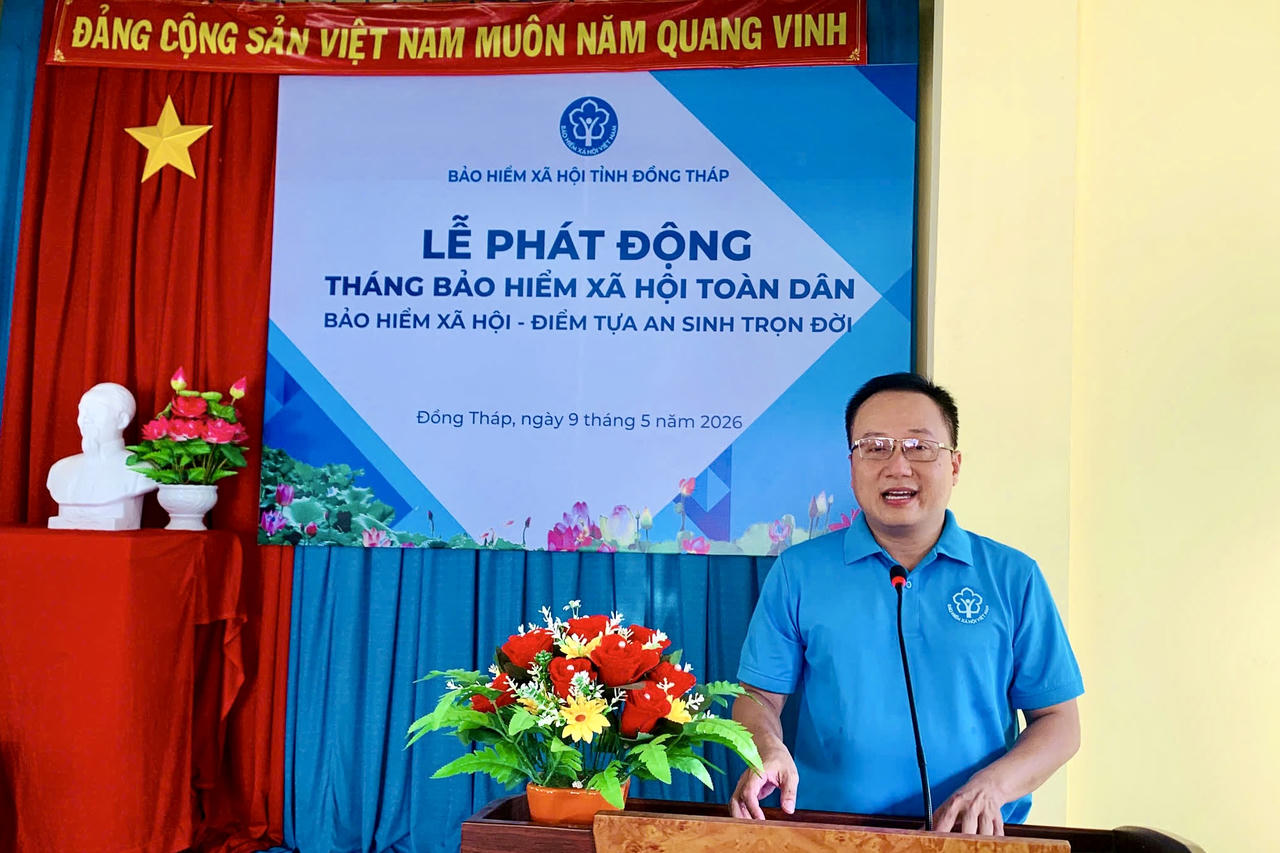 Điểm ra quân phường Trung An do ông Huỳnh Hữu Phúc - Phó Giám đốc BHXH tỉnh trực tiếp chủ trì. (Nguồn: Hồng Loan)