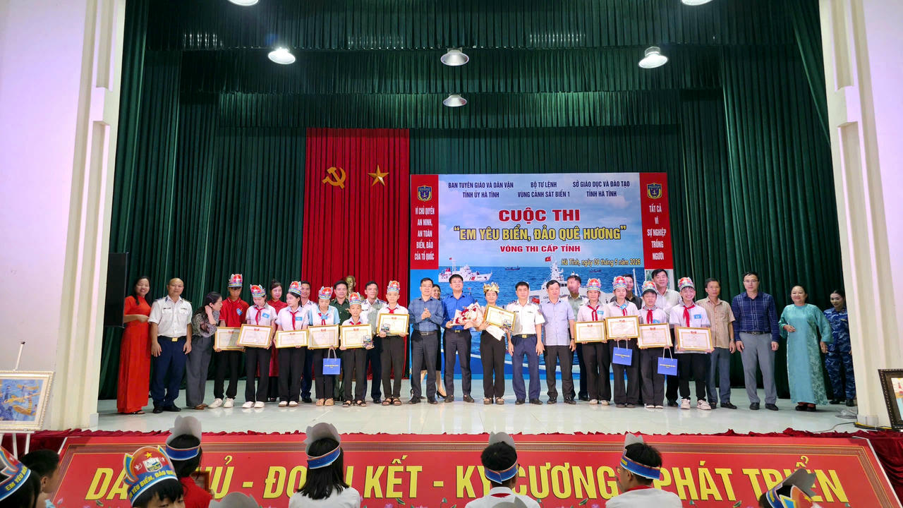 Bộ Tư lệnh Vùng Cảnh sát biển 1 đẩy mạnh công tác dân vận, tuyên truyền biển đảo tại Hà Tĩnh