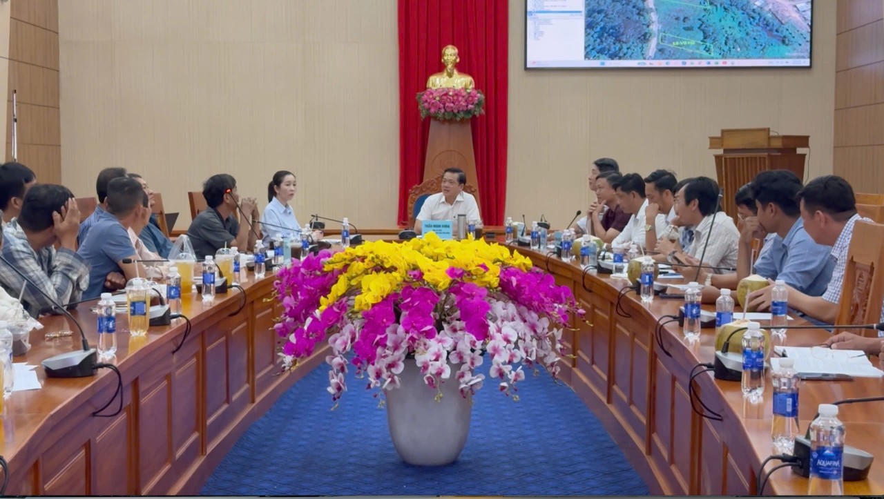 Quang cảnh buổi họp