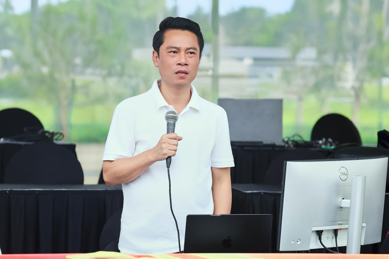Tổng đạo diễn Phạm Hoàng Giang.