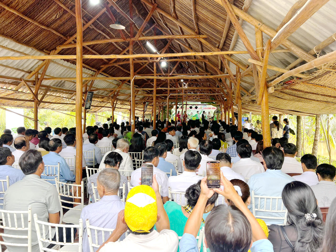 Quang cảnh buổi tọa đàm chuyên đề “Phát triển nông thôn bền vững, nông thôn đáng sống”.