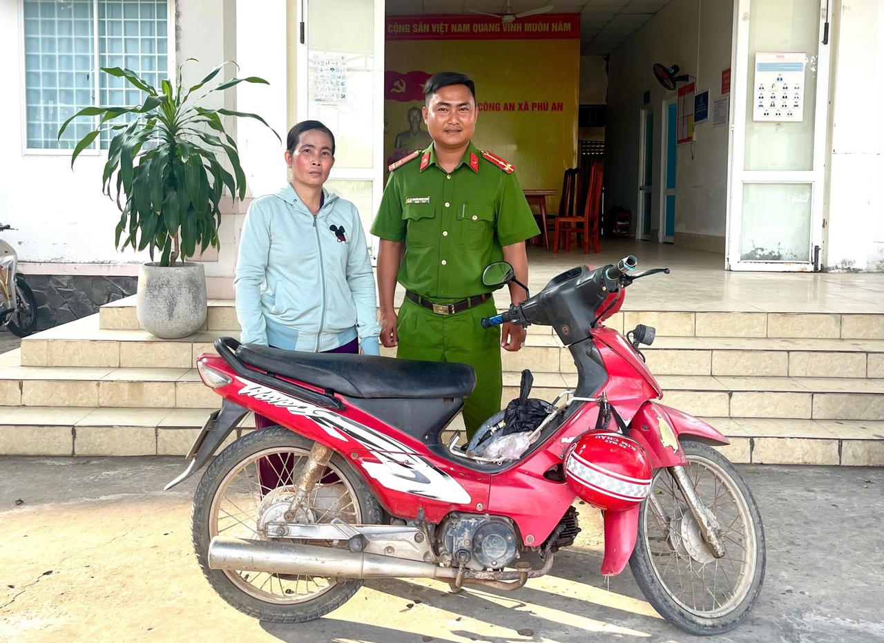 An Giang: Công an xã Phú An truy tìm, trao trả xe máy bị mất trộm cho người dân