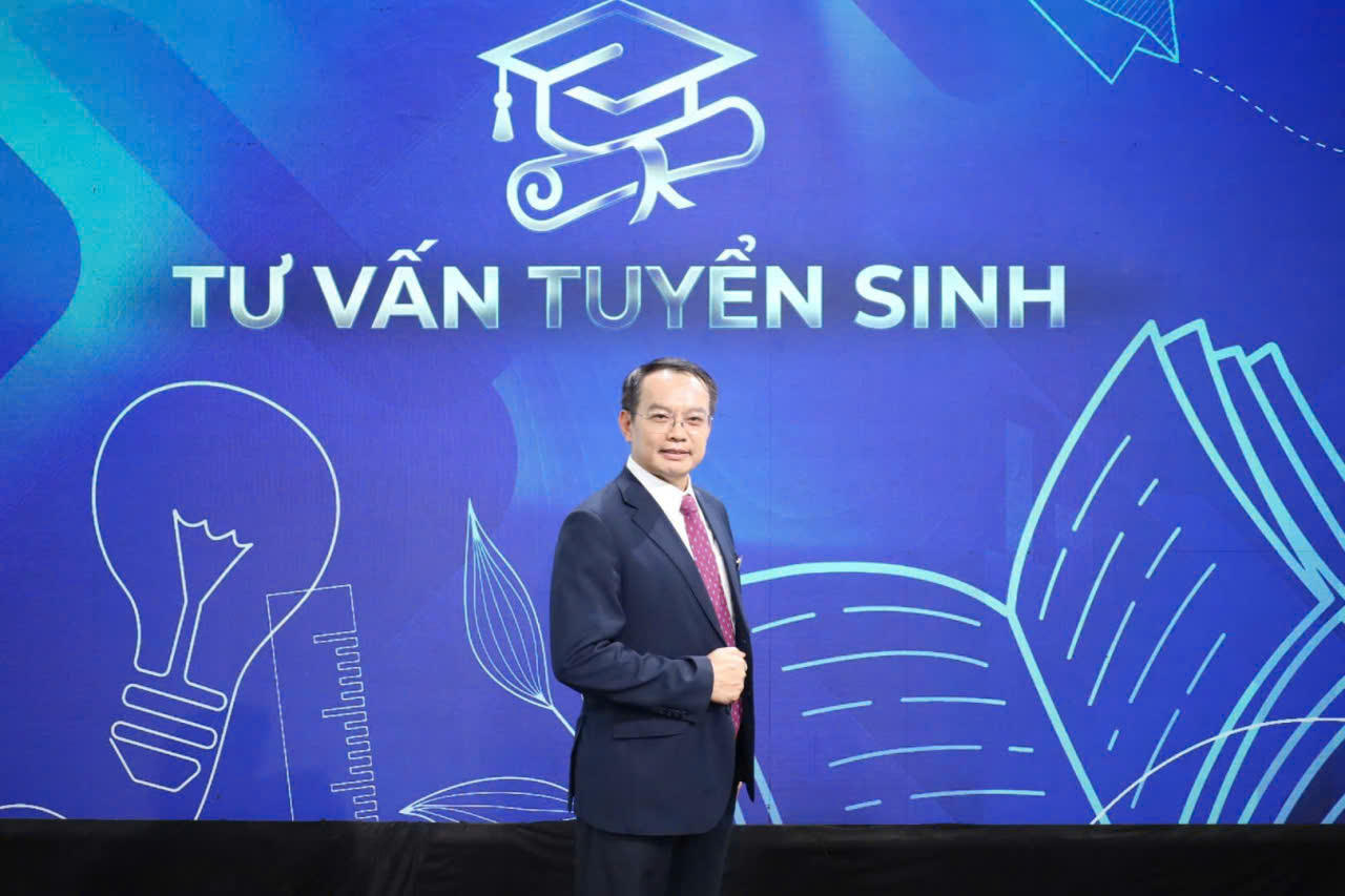 NGƯT. TS Phạm Xuân Khánh - Diễn giả tại chương trình: Chọn ngành thực hành - Học nhanh, làm sớm" phát sóng trực tiếp trên kênh VTV2 (Đài THVN) ngày 09/5/2026