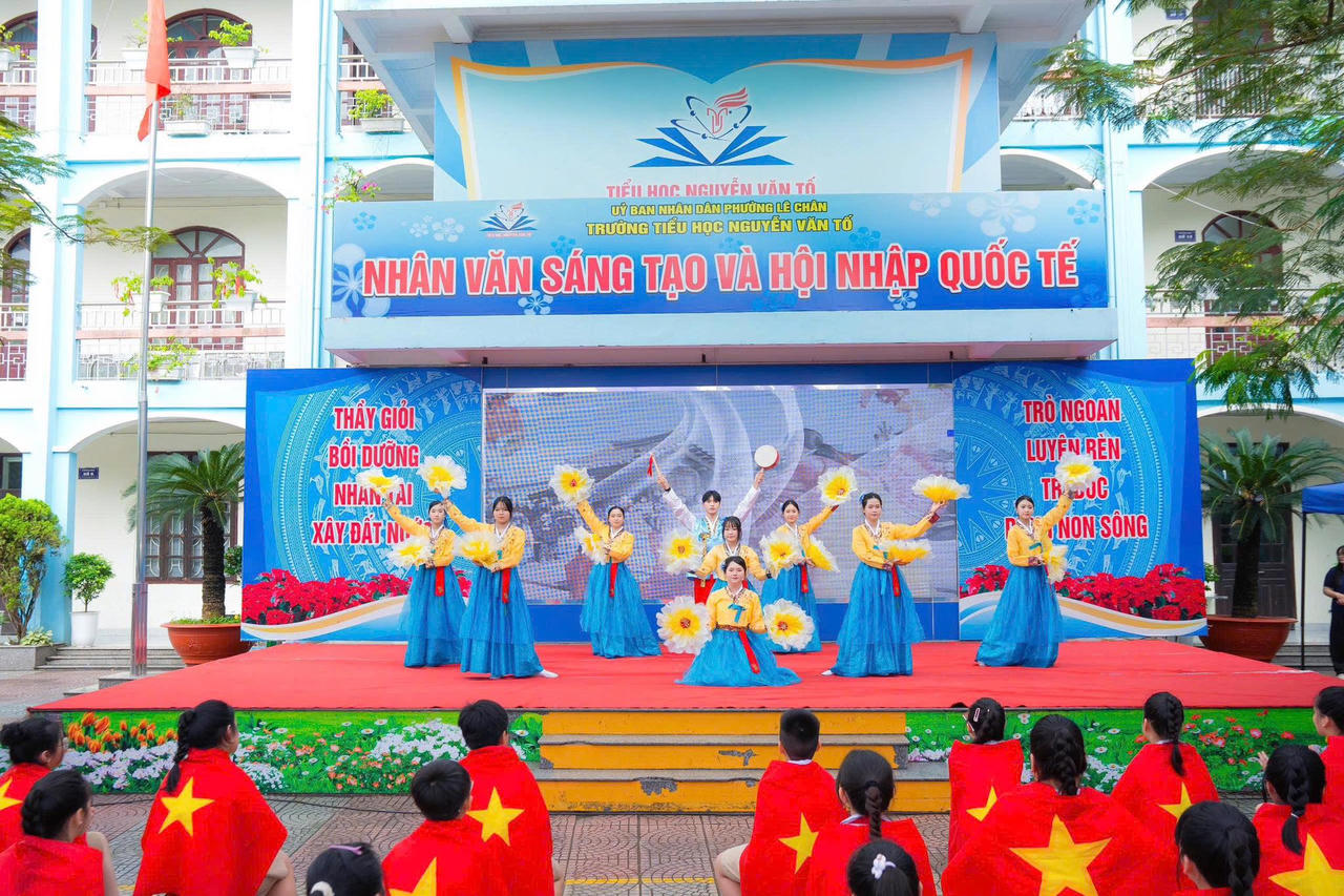 Các tiết mục nghệ thuật giao lưu văn hóa Việt – Hàn mang đến không gian kết nối, hội nhập đầy màu sắc.
