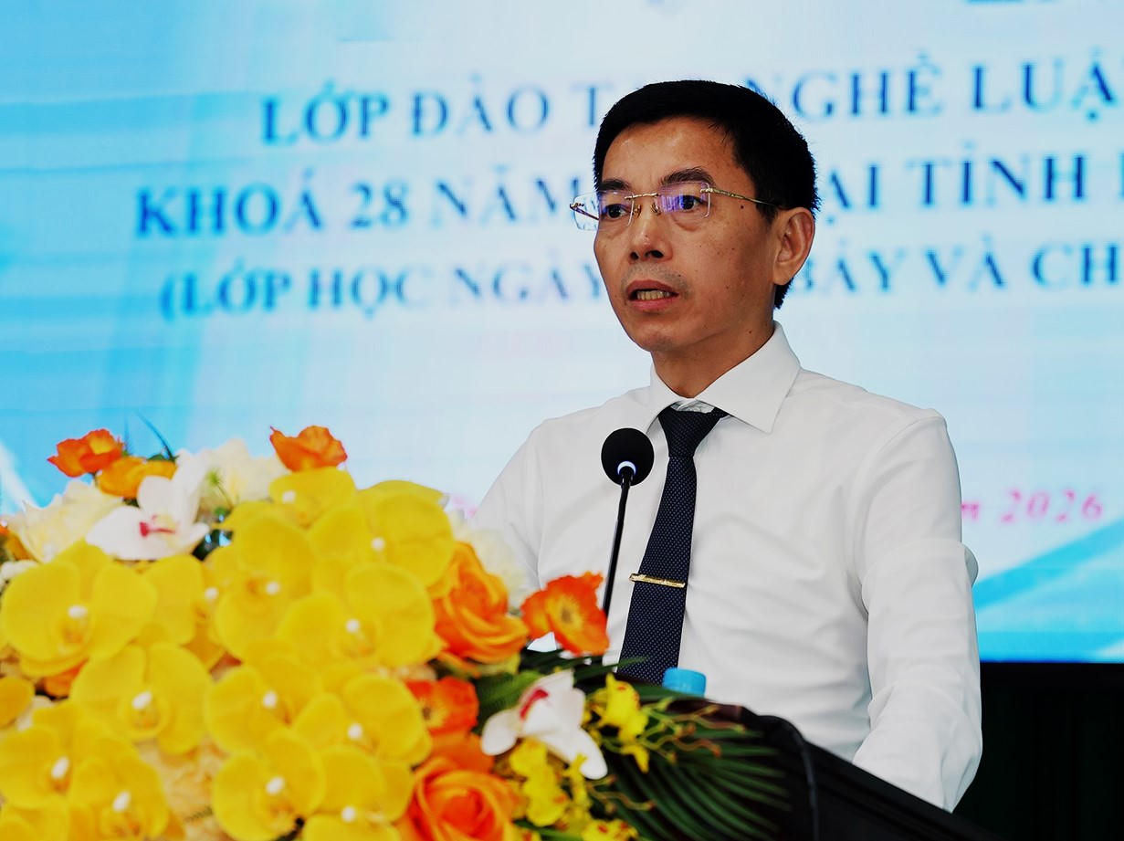 Ông Nguyễn Quốc Tuấn - Giám đốc Sở Tư pháp Hà Tĩnh phát biểu tại lễ khai giảng.
