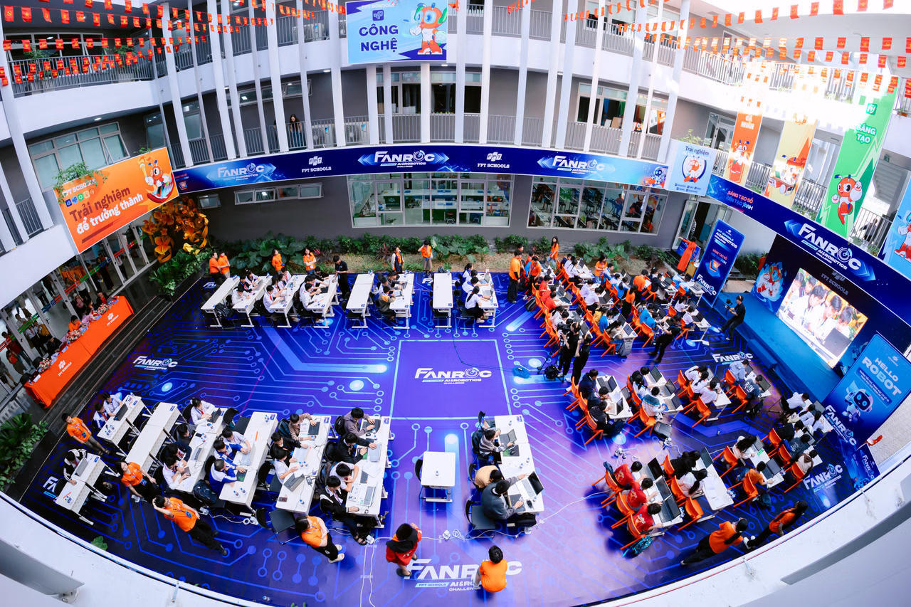 Trường Tiểu học, THCS và THPT FPT Huế tổ chức Ngày hội Open STEM Day 2026; đây là sự kiện giáo dục - công nghệ quy mô lớn diễn ra tại Huế, thu hút hơn 3.000 học sinh, giáo viên và khách mời đến từ 50 trường học trên địa bàn thành phố.