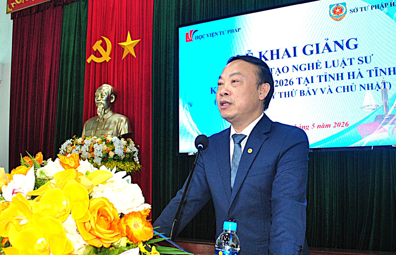TS. Nguyễn Xuân Thu - Giám đốc Học viện Tư pháp quán triệt một số nội dung tại lễ khai giảng.