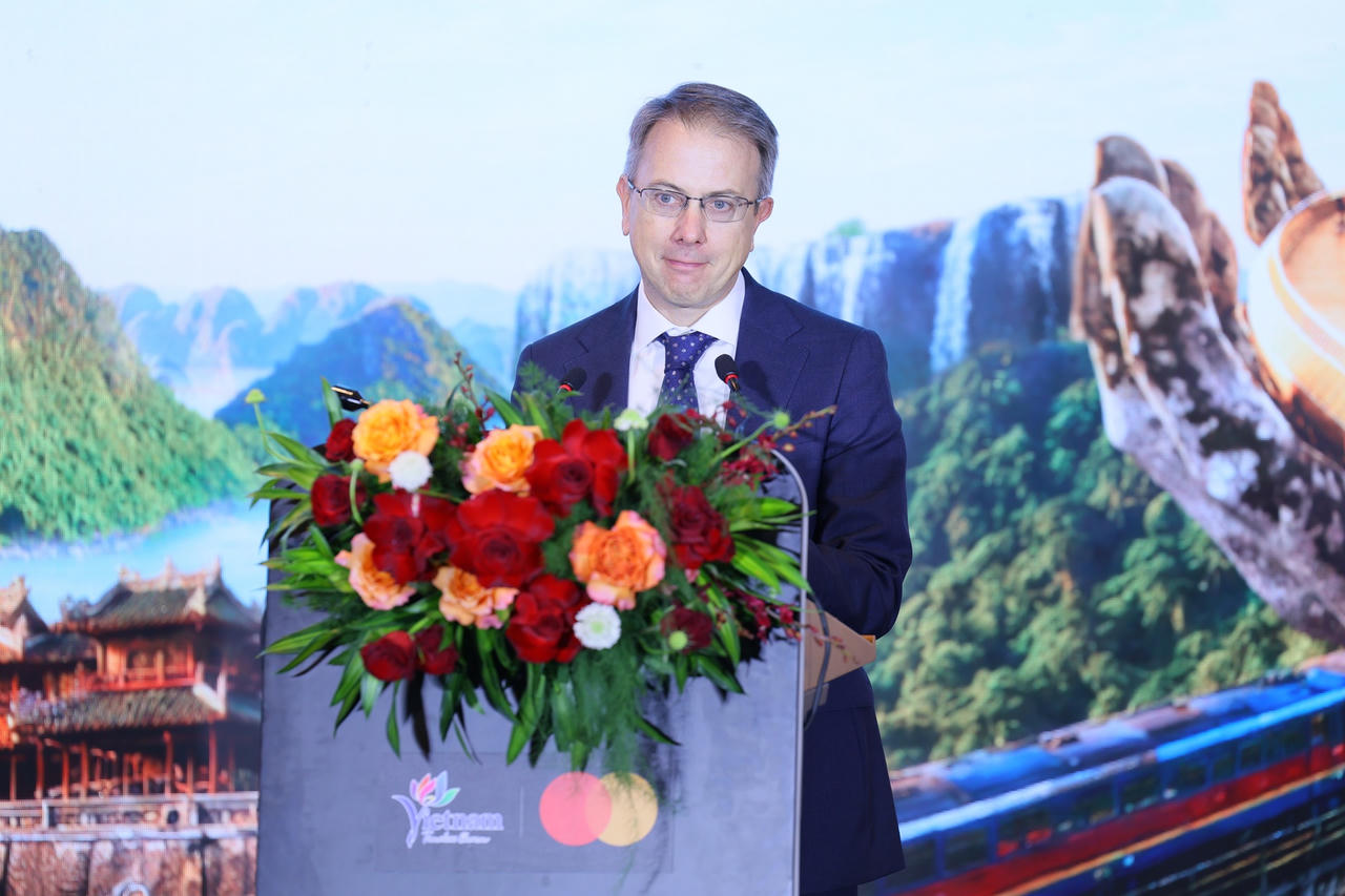 Ông Richard Wormald, Chủ tịch khu vực châu Á – Thái Bình Dương, Mastercard phát biểu tại sự kiện.