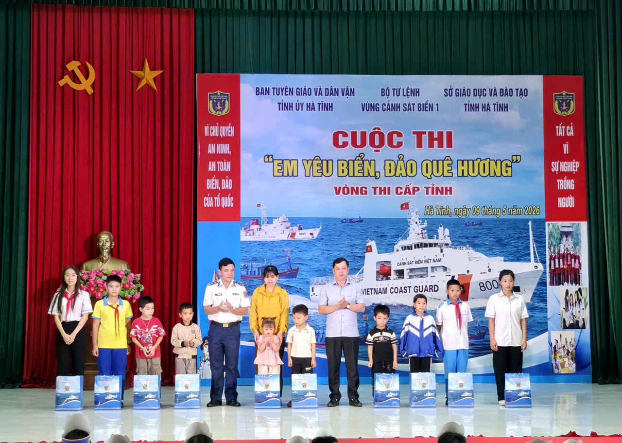 Bộ Tư lệnh Vùng Cảnh sát biển 1 đẩy mạnh công tác dân vận, tuyên truyền biển đảo tại Hà Tĩnh