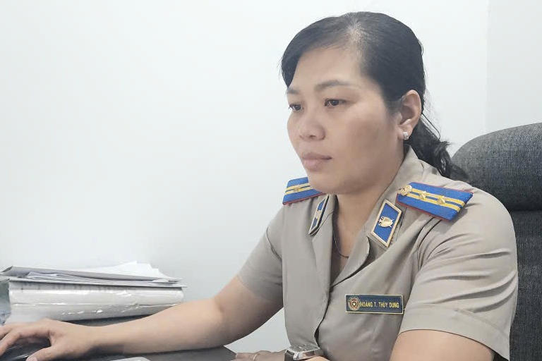 Nữ chấp hành viên và kinh nghiệm kiên trì vận động, kiên quyết cưỡng chế