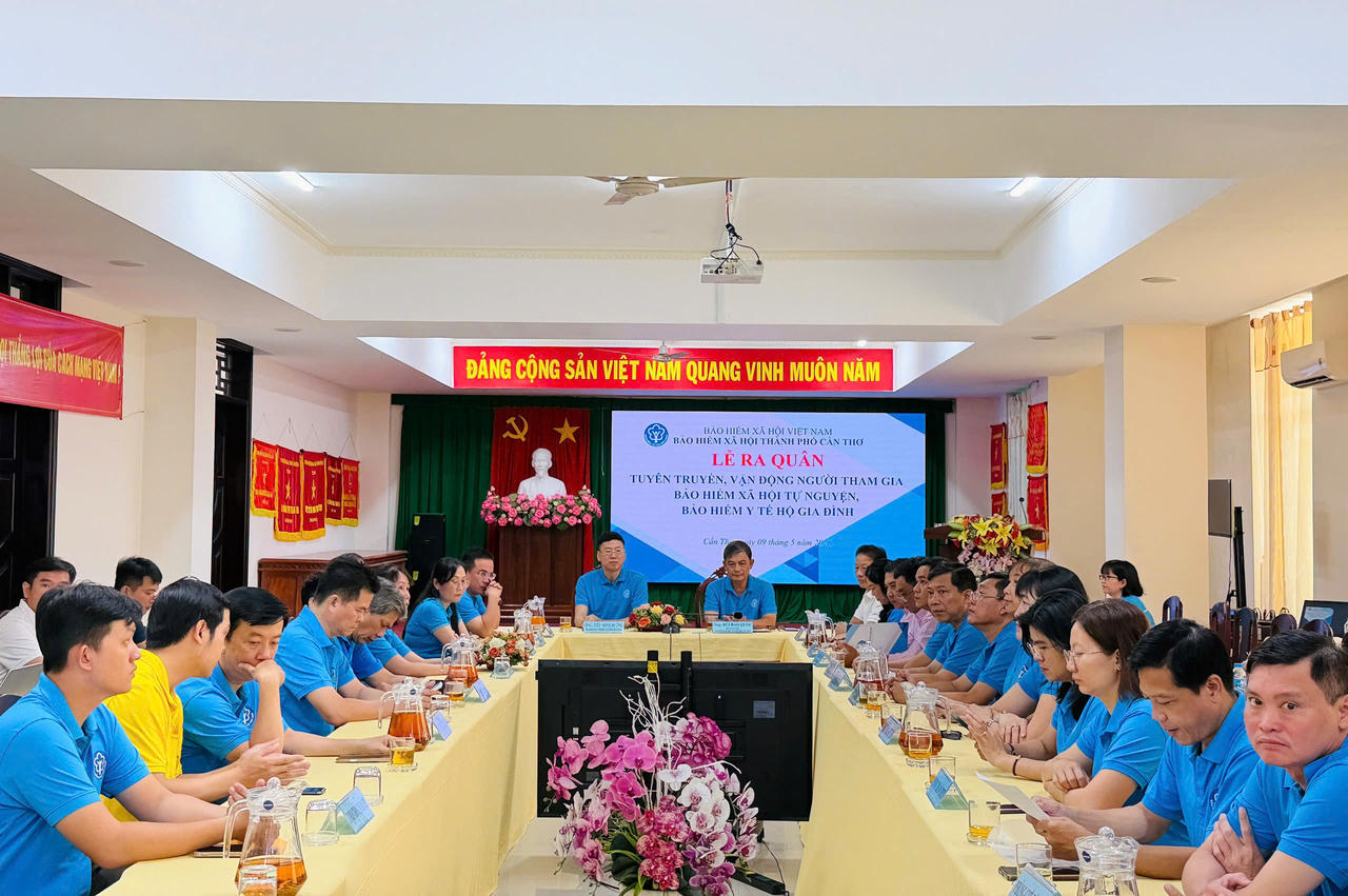 Lễ phát động và ra quân tuyên truyền, vận động người dân tham gia BHXH tự nguyện, BHYT hộ gia đình là hoạt động thường niên hưởng ứng "Tháng vận động triển khai BHXH toàn dân".