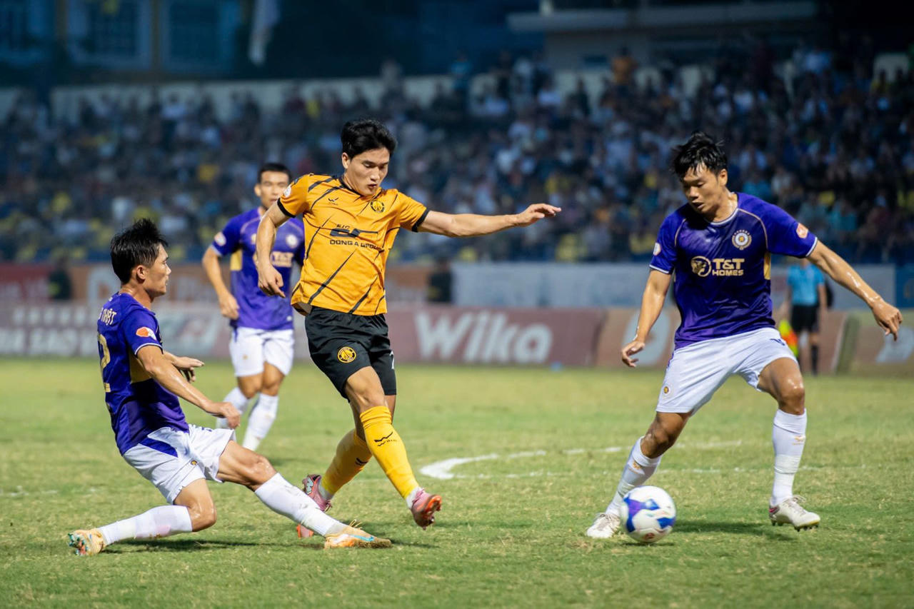  Hà Nội FC mất ngay vị trí thứ 3 vào tay Ninh Bình.