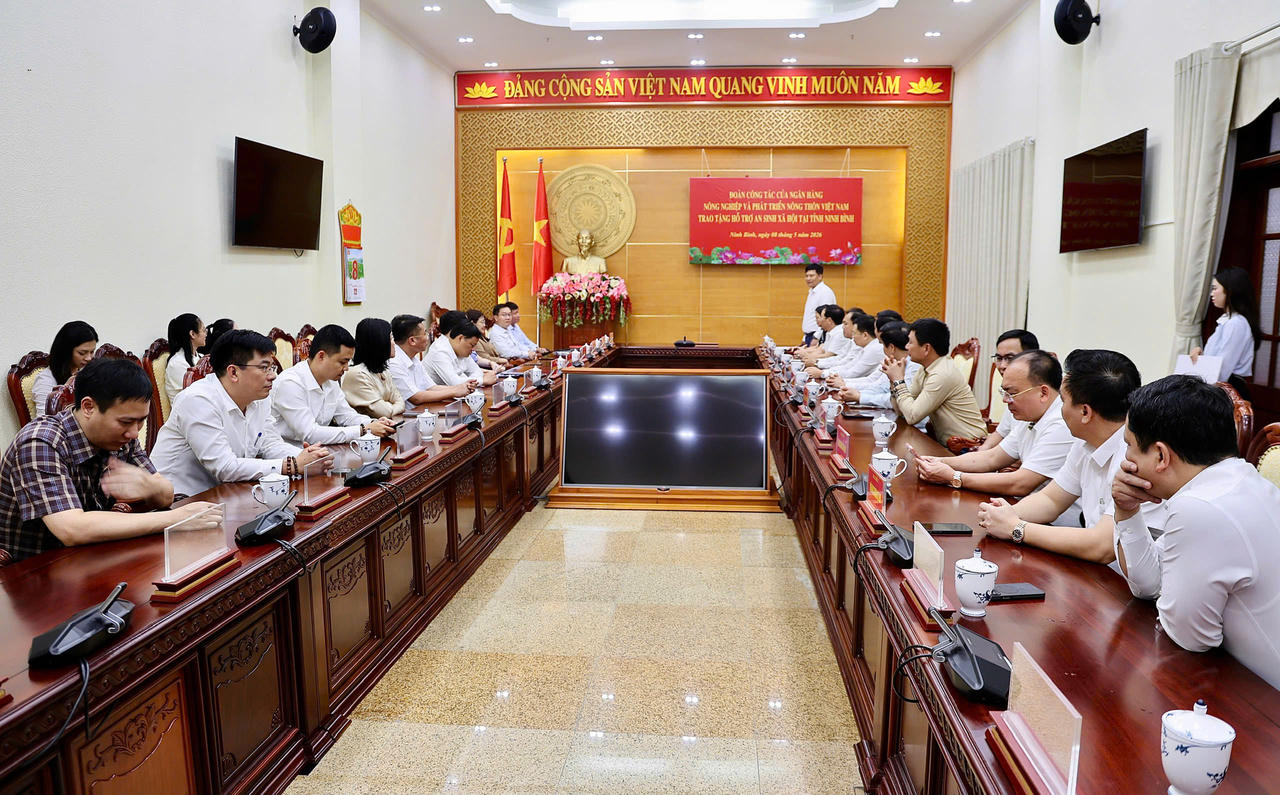 Toàn cảnh buổi làm việc.