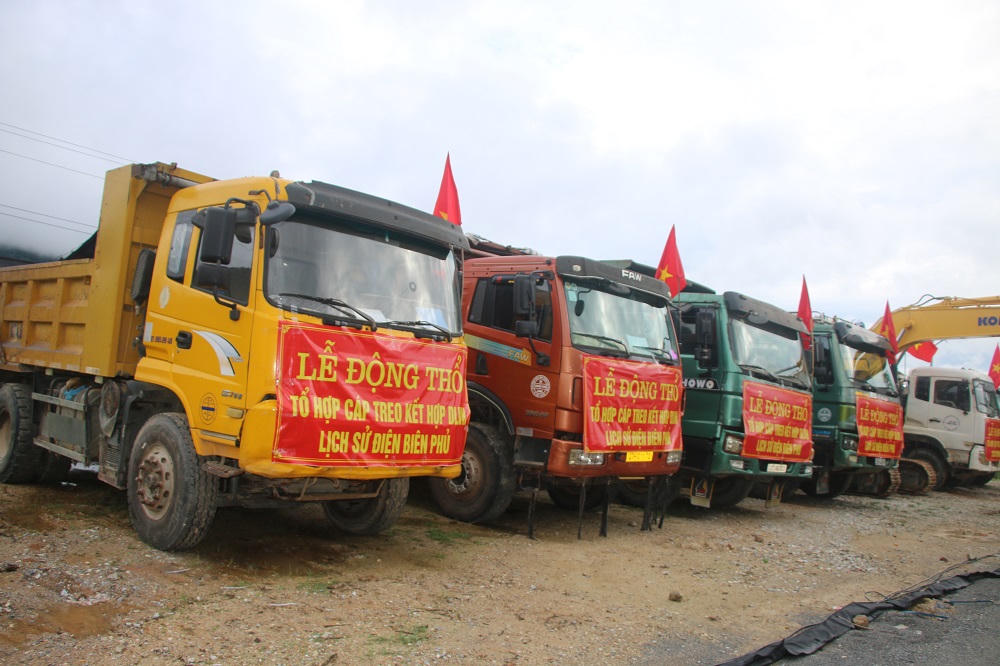 Thiết bị máy móc phục vụ xây dựng công trình.