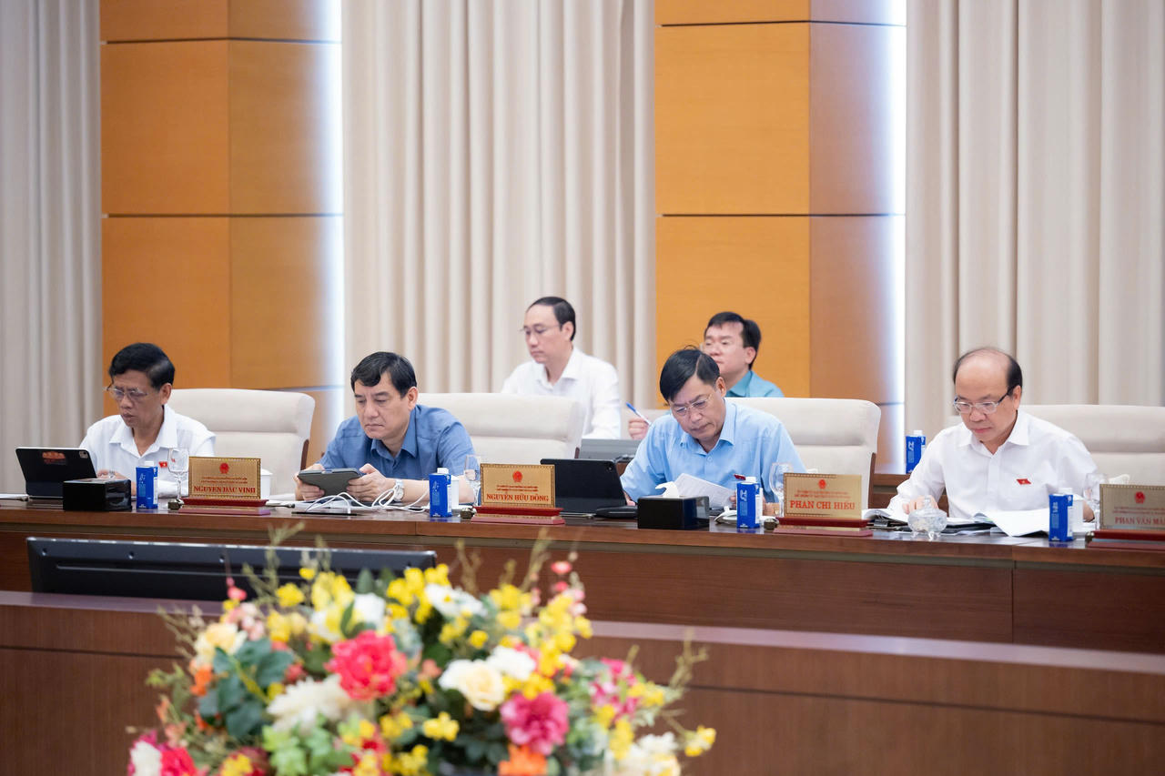Các đại biểu dự Phiên họp.