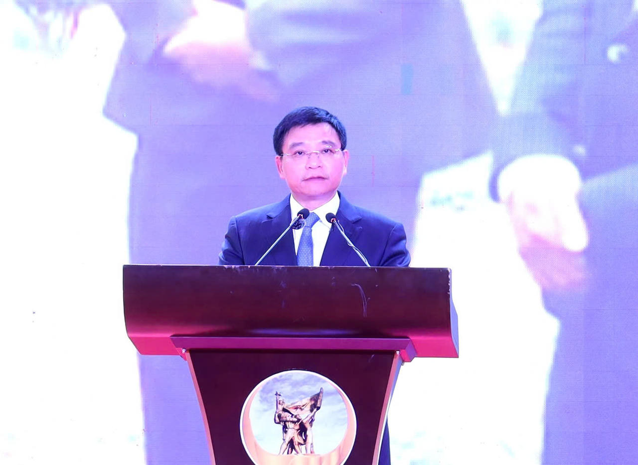 Phó thủ tướng Chính phủ Nguyễn Văn Thắng phát biểu tại hội nghị.