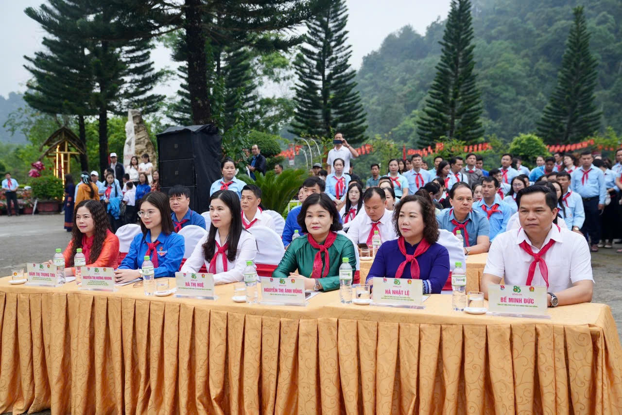 Hành trình về nguồn kỷ niệm 85 năm Ngày thành lập Đội TNTP Hồ Chí Minh tại Cao Bằng