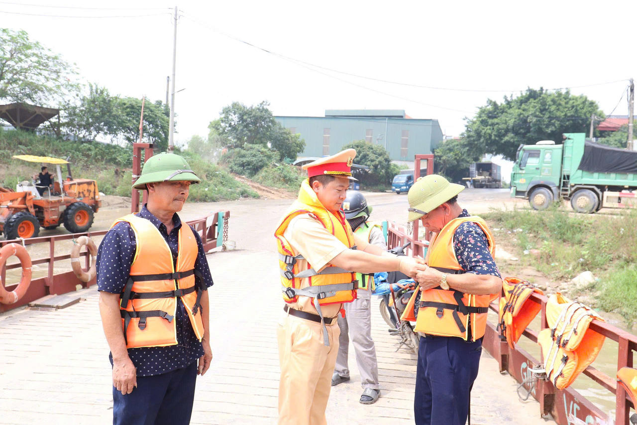 Hà Nội đẩy mạnh tuyên truyền pháp luật về giao thông đường thủy nội địa