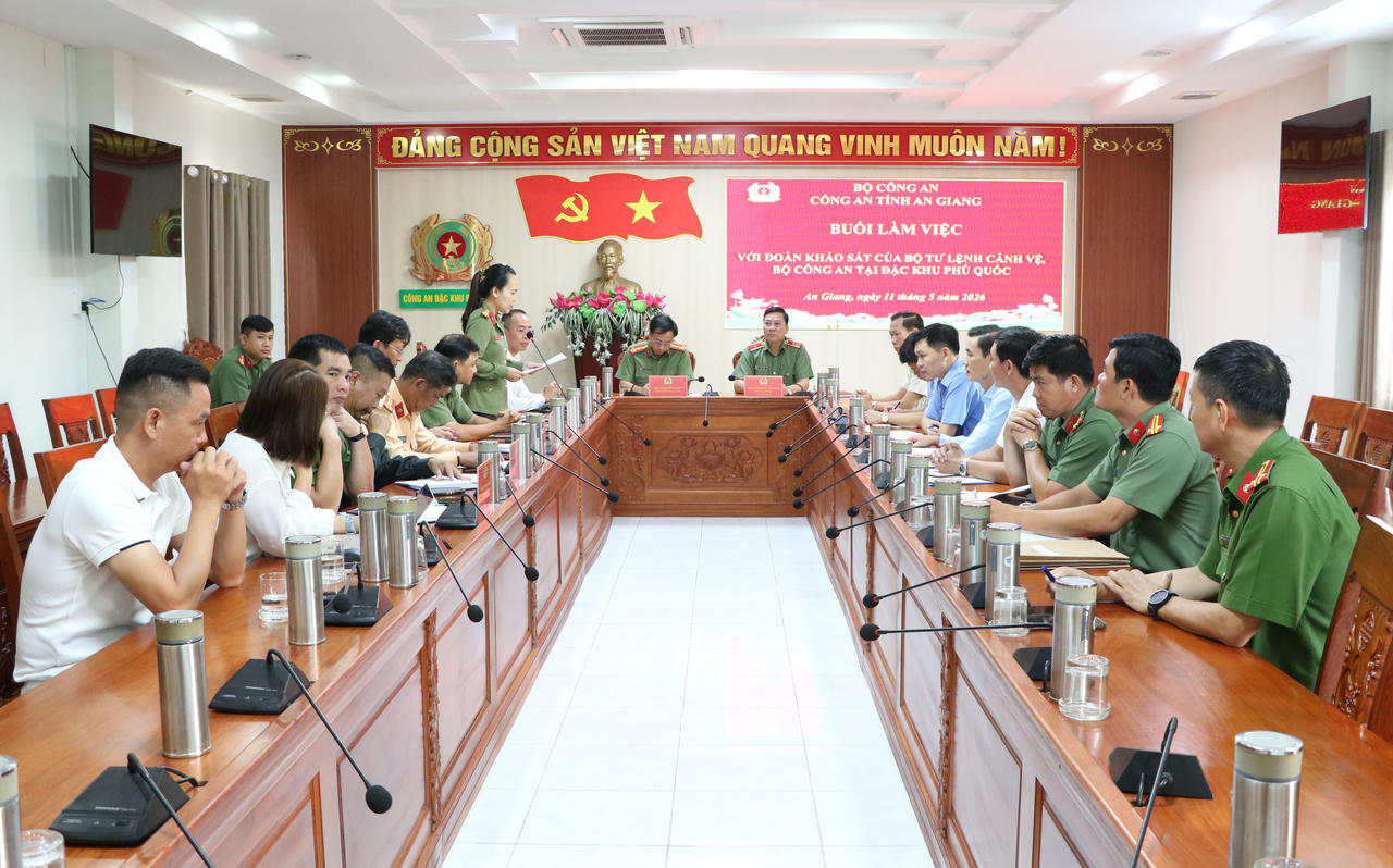 Quang cảnh buổi làm việc
