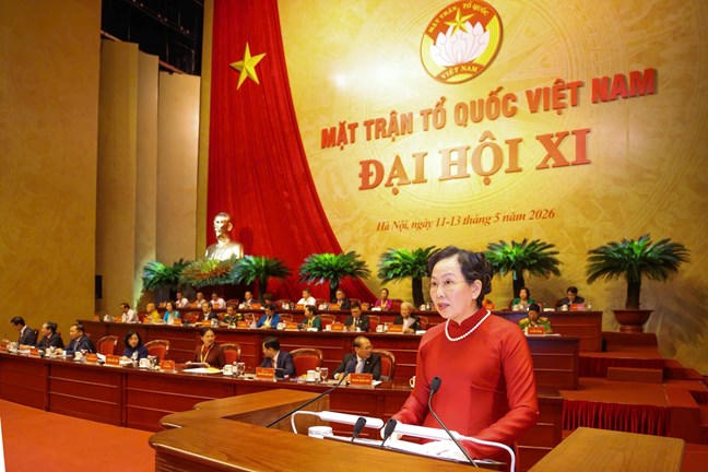 Ủy viên Trung ương Đảng, Phó Chủ tịch UBTƯ MTTQ Việt Nam, Chủ tịch Hội LHPN Việt Nam Lê Thị Thủy báo cáo tình hình đại biểu tham dự Đại hội.