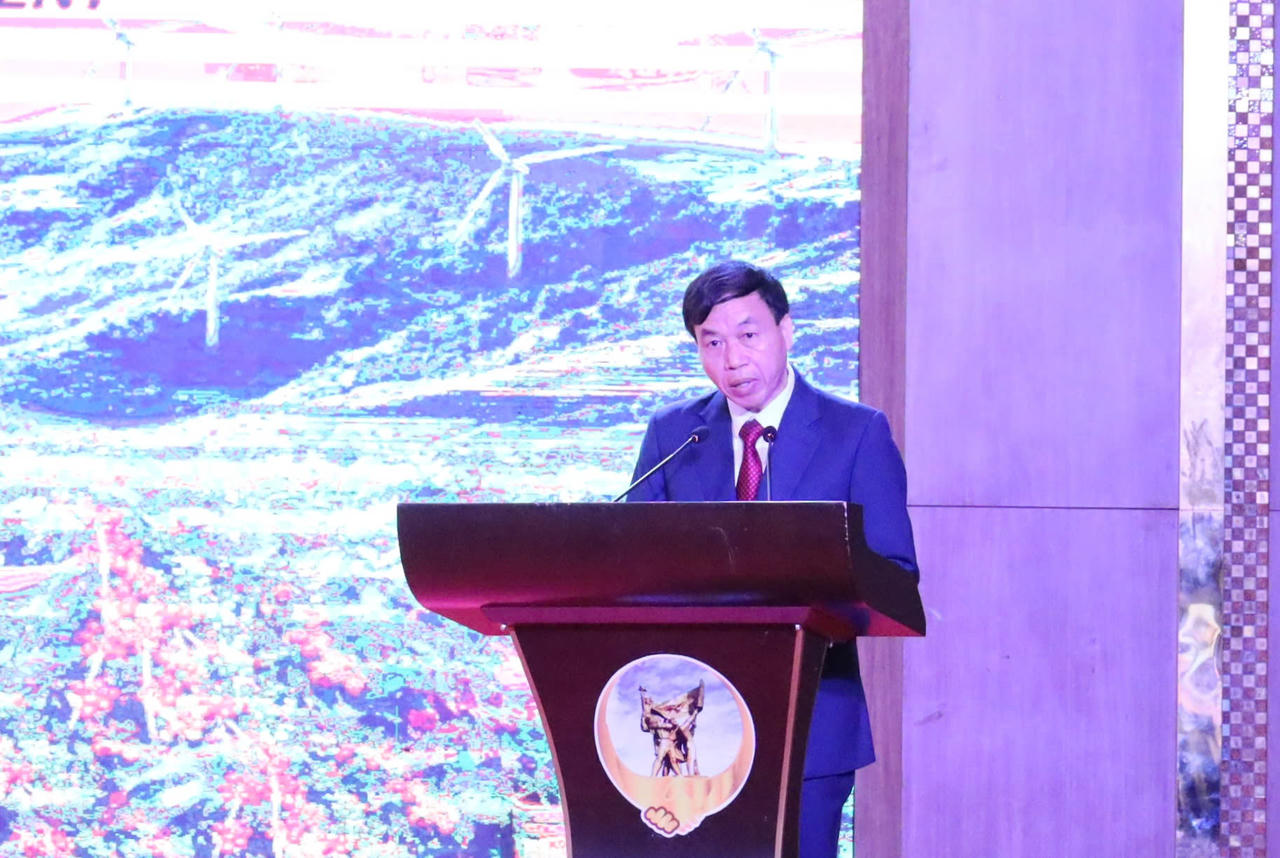 Ông Lê Văn Lương - Chủ tịch UBND tỉnh Điện Biên phát biểu tại hội nghị.