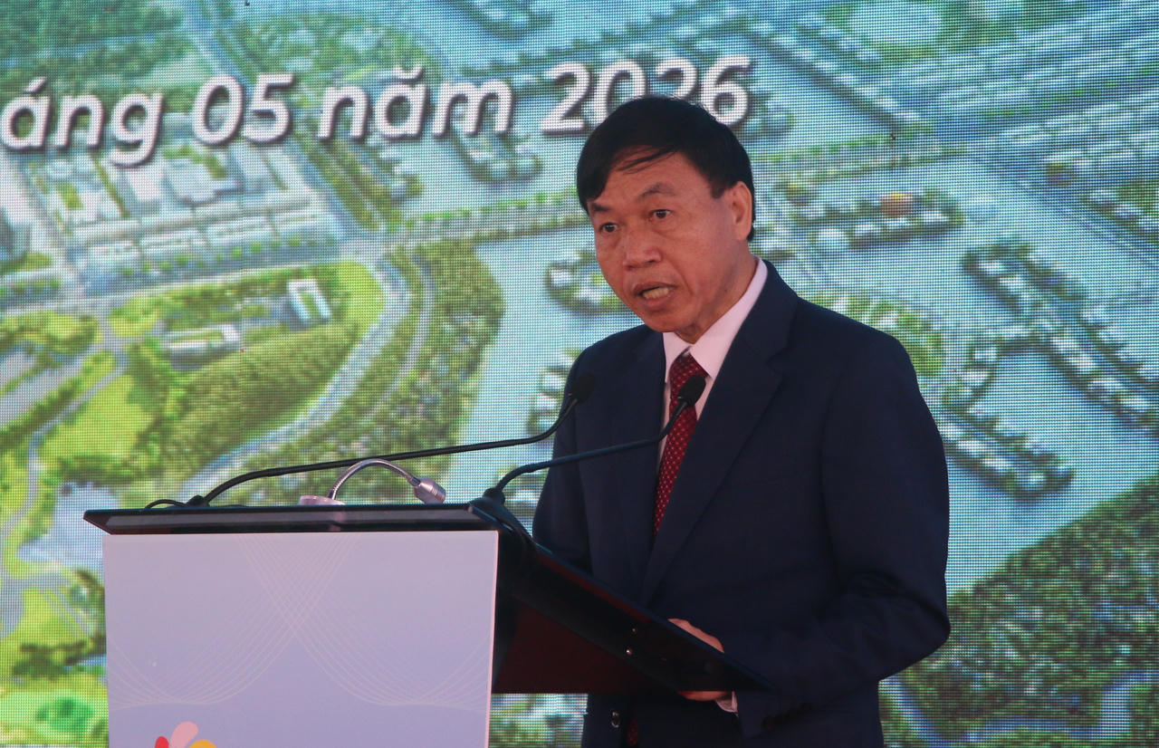 Ông Lê Văn Lương, Chủ tịch UBND tỉnh Điện Biên phát biểu tại lễ động thổ.