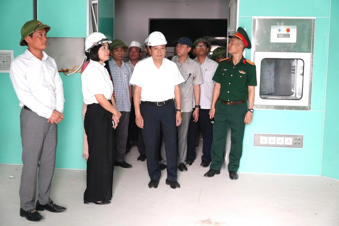 Chủ tịch UBND tỉnh yêu cầu các đơn vị liên quan tăng tốc thi công, bảo đảm tiến độ các hạng mục dự án Bệnh viện đa khoa Bắc Quảng Bình (cơ sở 2).