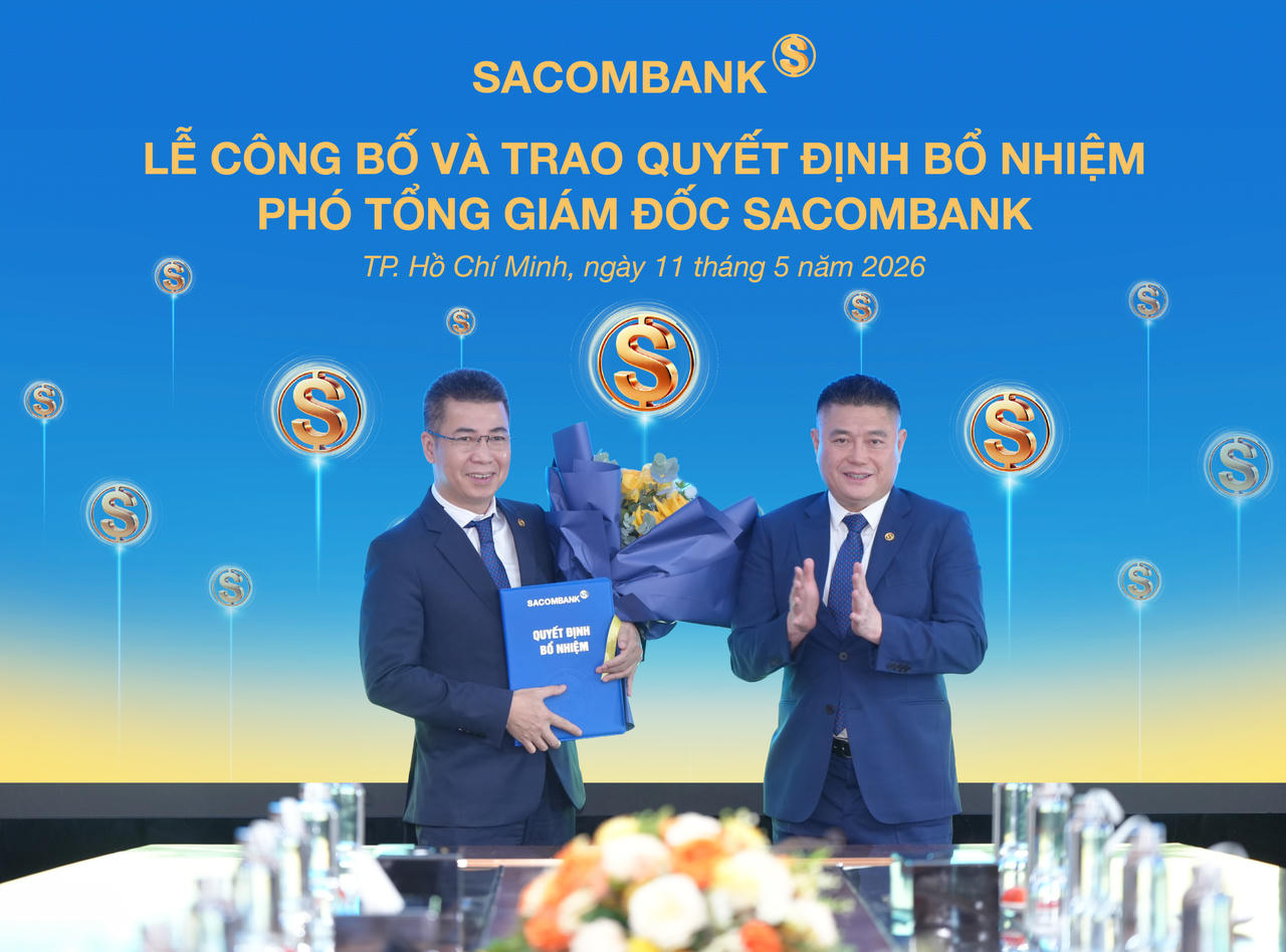Ông Nguyễn Đức Thụy - Phó Chủ tịch thường trực HĐQT trao Quyết định bổ nhiệm chức vụ&nbsp;Phó Tổng Giám đốc cho ông Nguyễn Hoàng Hải