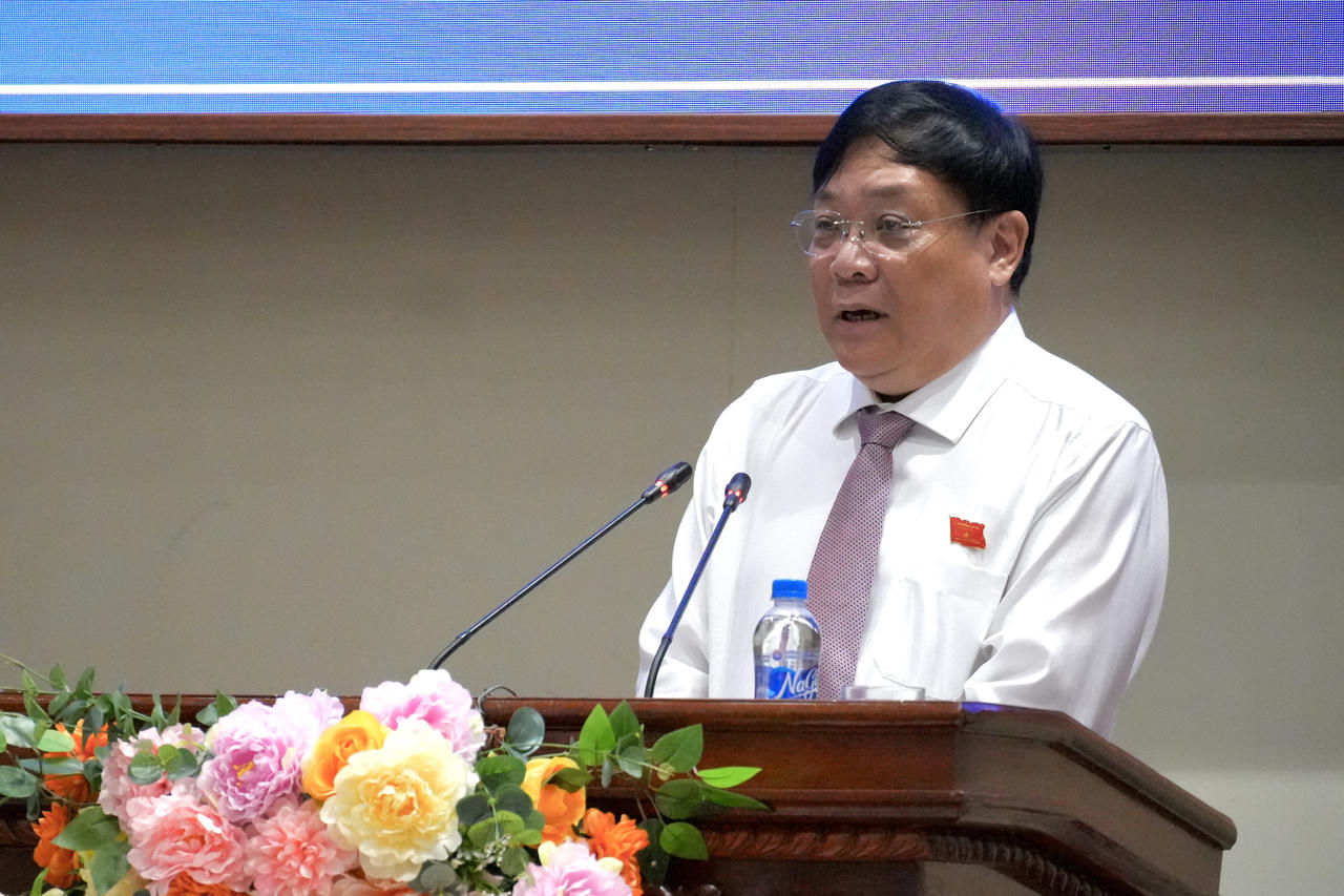 Chủ tịch UBND tỉnh Phạm Thành Ngại phát biểu tại kỳ họp