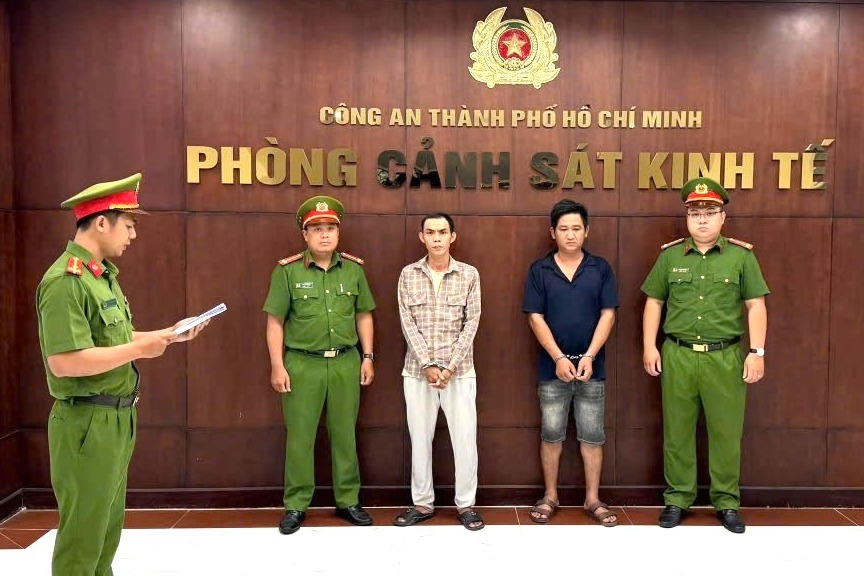 Bắt hai đối tượng chuyên ngâm thịt bò, thịt heo trong hóa chất Sodium Metabisulphite.