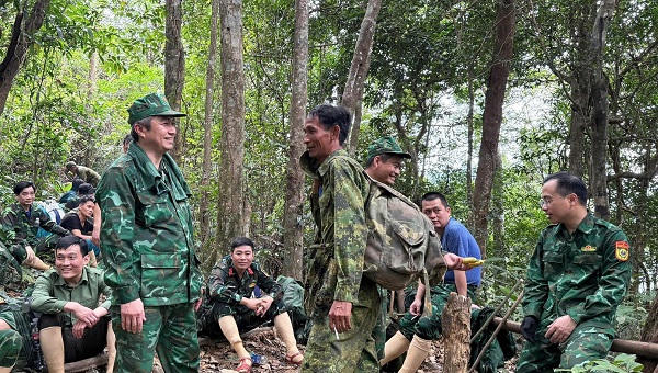Bộ đội Biên phòng Quảng Trị phối hợp tuần tra song phương bảo vệ đường biên, mốc giới