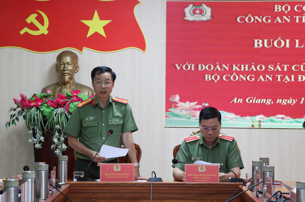 Đại tá Đào Hải Đăng - Phó Giám đốc Công an tỉnh An Giang phát biểu tại buổi làm việc.