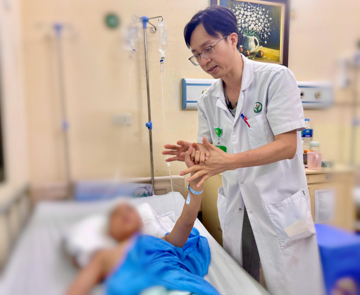 Bệnh viện Việt Đức: Phẫu thuật thành công cho bệnh nhi 11 tuổi bị dao cắm vào đầu
