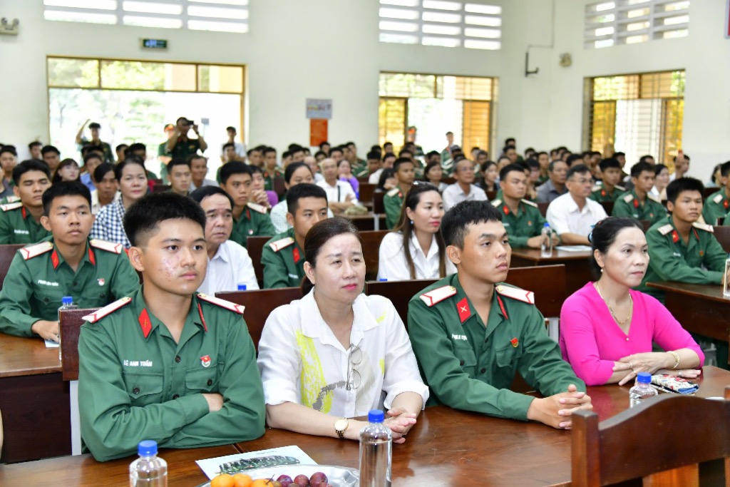  Các đại biểu tham dự buổi gặp mặt (Ảnh: Hữu Tân)